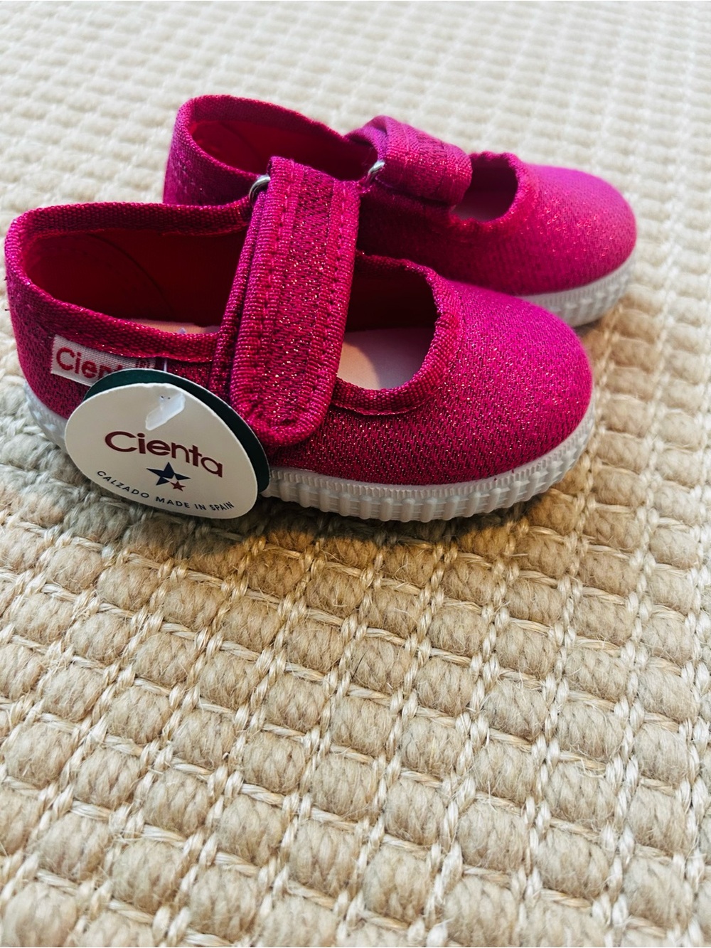 Cienta Girls' Mary Jane Shoes in Glitter Fuchsia, NEW WITH TAGS, sz 19.